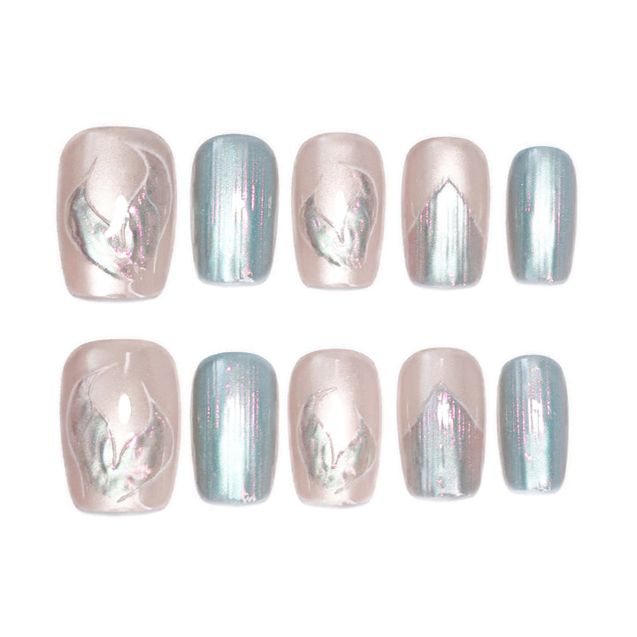 Kunstvolle Nagelspitzen mit floralem Design Karnz