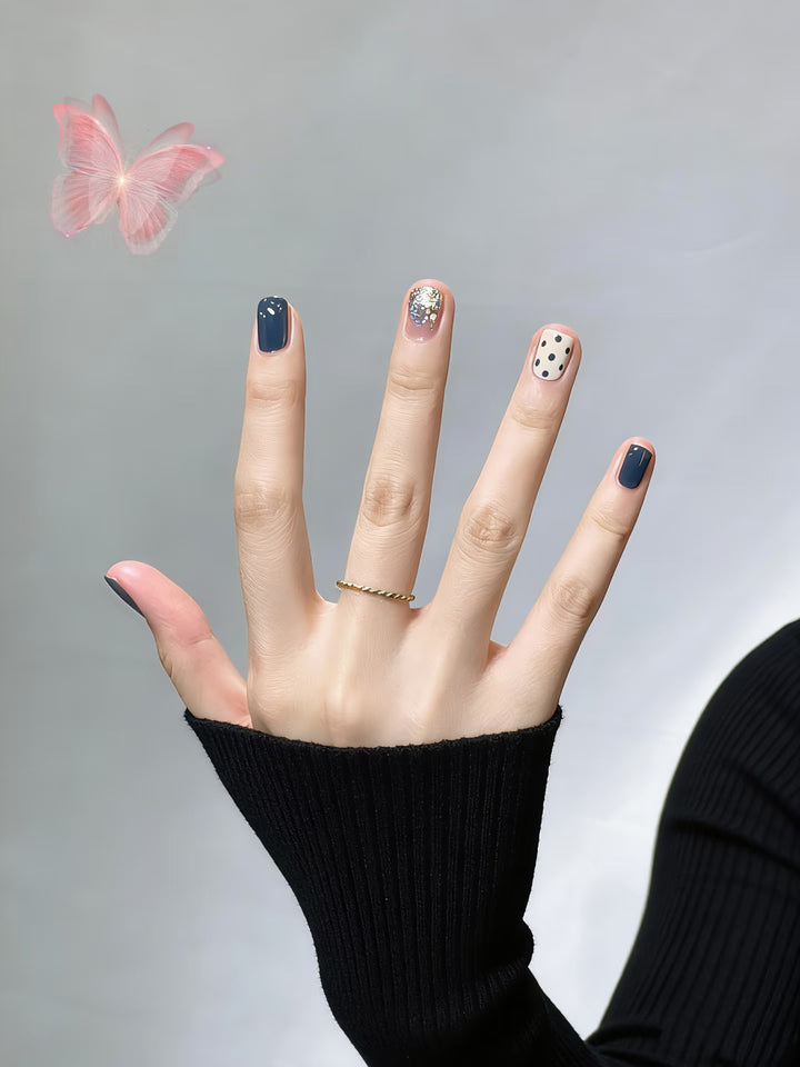Stylisches dekoratives Press-On-Nagelset