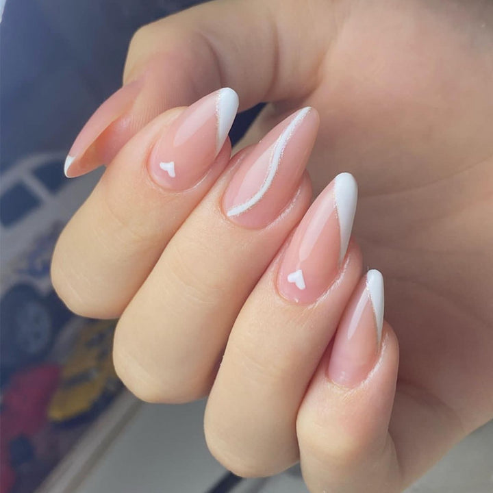 Elegante Stiletto Press-On Nagelkunst mit Strass-Akzenten Karnz