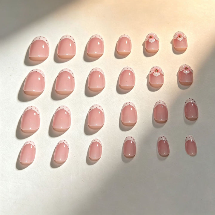 Floral Detailing Press-On Nail Art Karnz