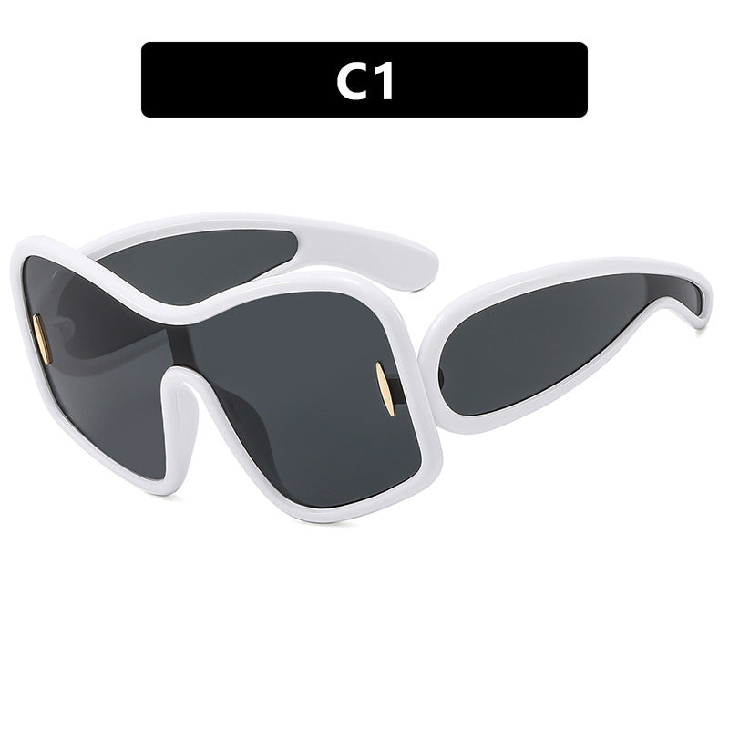 Damen futuristische Sonnenbrille mit extrabreitem Design und schützendem UV-Filter Karnz