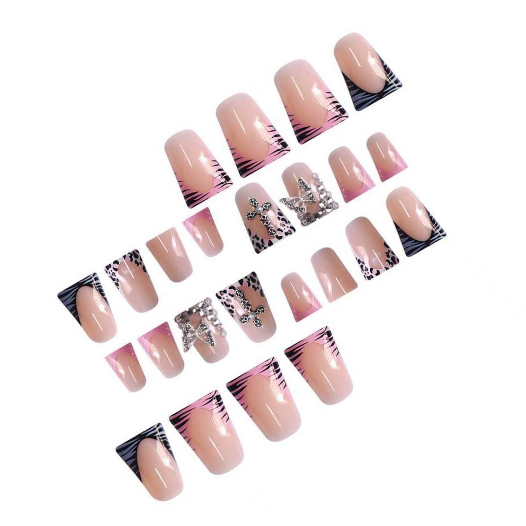 Künstlerisches Nageldesign Extensions Karnz