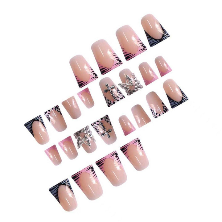 Künstlerisches Nageldesign Extensions Karnz