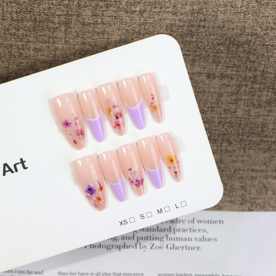Blumenverzierte Press-On Nagelset Karnz