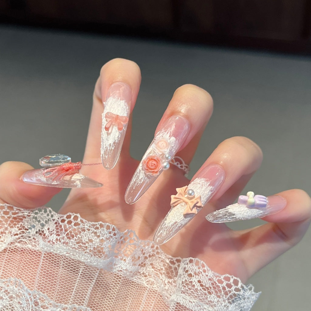 Künstlerische Stiletto Press-On Nagelkunst mit schimmernden Akzenten Karnz
