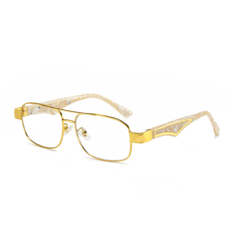Damen stilvolle Korrektionsbrille mit angularen Akzenten Karnz