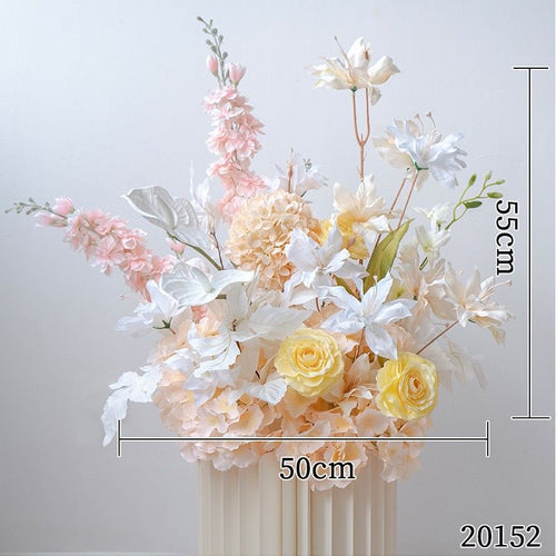 Lebensechte Seidenblumenarrangement