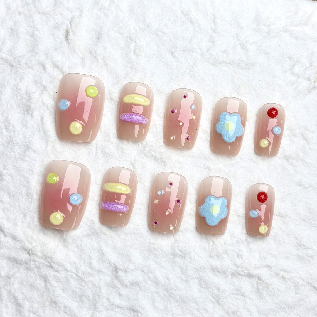 Dekoratives Press-On Nagelkunstset mit kreativen Mustern