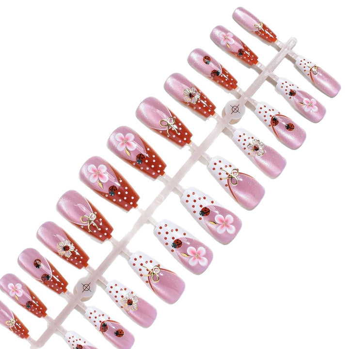 Künstlerische florale Press-On-Nageltips Karnz
