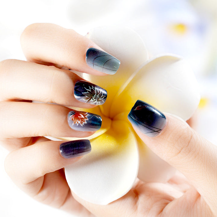 Künstlerisches florales Design Press-On Nägel Karnz