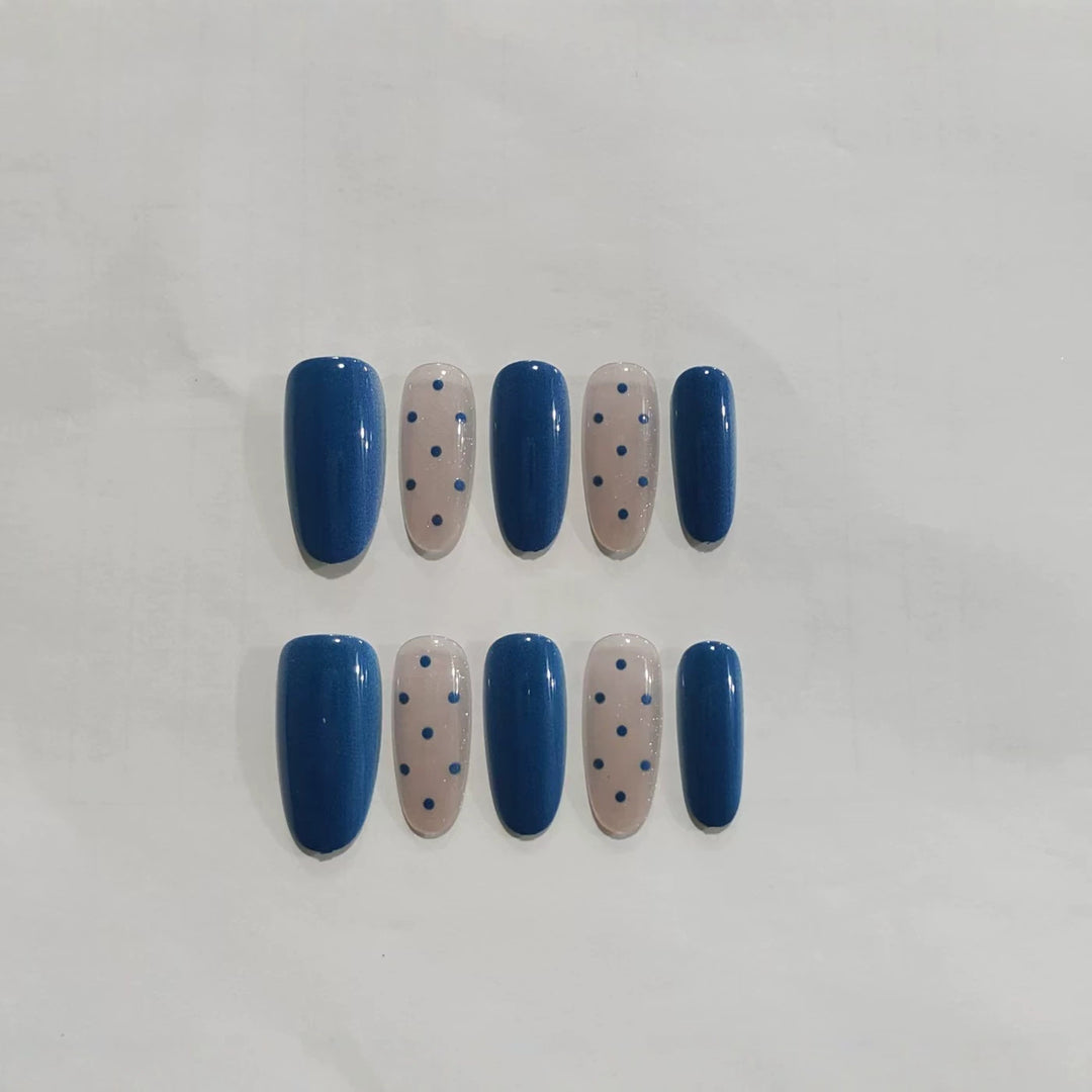 Elegantes Press-On-Nagelkunstset mit Juwelenelementen Karnz