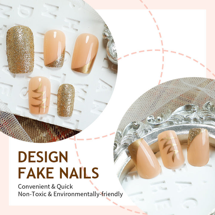 Kunstnagelset mit eleganten Goldakzenten Karnz