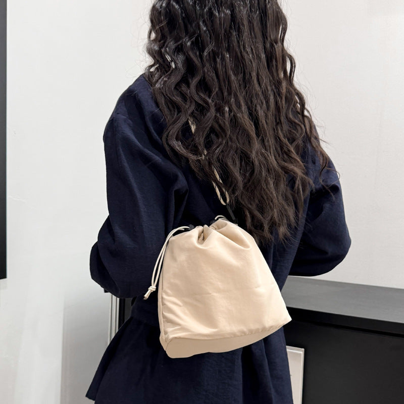 Moderner Kordelzug Mini-Eimer Tasche