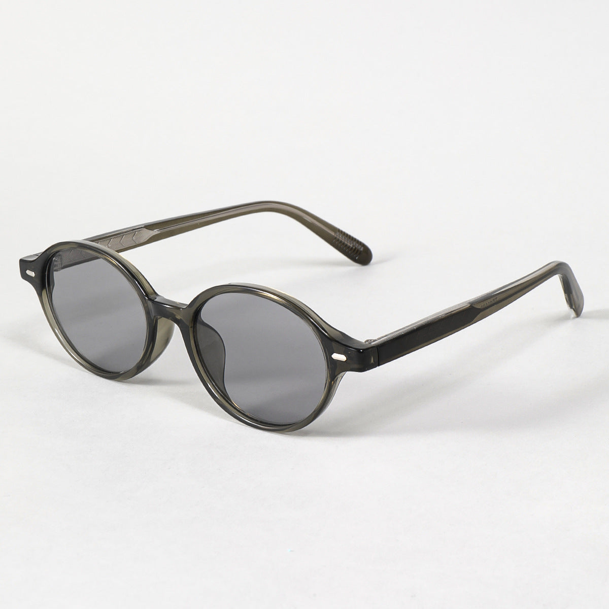Damen modische Sonnenbrille im ovalen Design mit stylischen Akzenten Karnz
