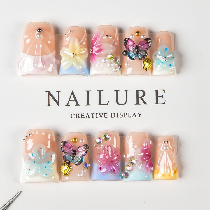 Künstlerisches Floral Schmetterling Press-On Nagelset