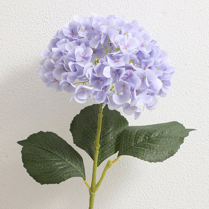 Kunsthortensienzweig mit detaillierten Blüten Karnz