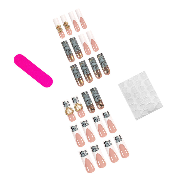 Glamouröse Nagelverzierung Karnz
