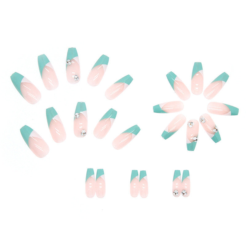 Künstliche Nagelspitzen mit Glitzerakzenten und elegantem Design Karnz
