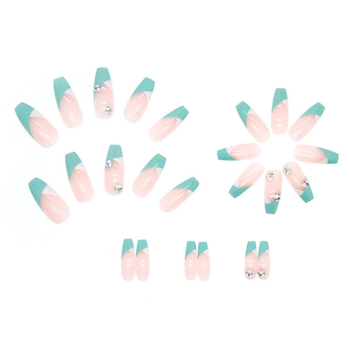 Künstliche Nagelspitzen mit Glitzerakzenten und elegantem Design Karnz