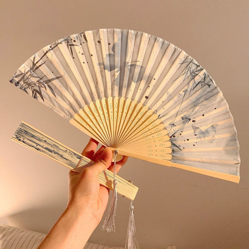 Handgefertigter Fächer mit Elegantem Schmetterlingsmotiv Karnz