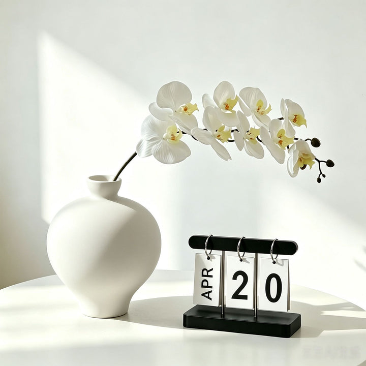 Moderner minimalistischer Keramikvase