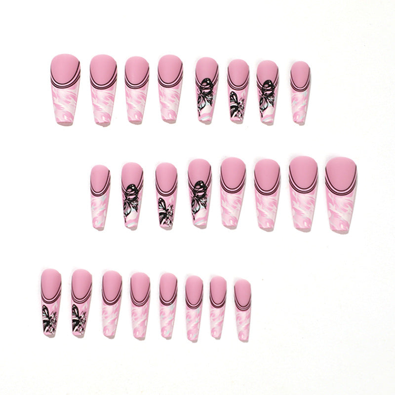 Künstliche Nagelkunst mit filigranen Schmetterlingsmotiven Karnz