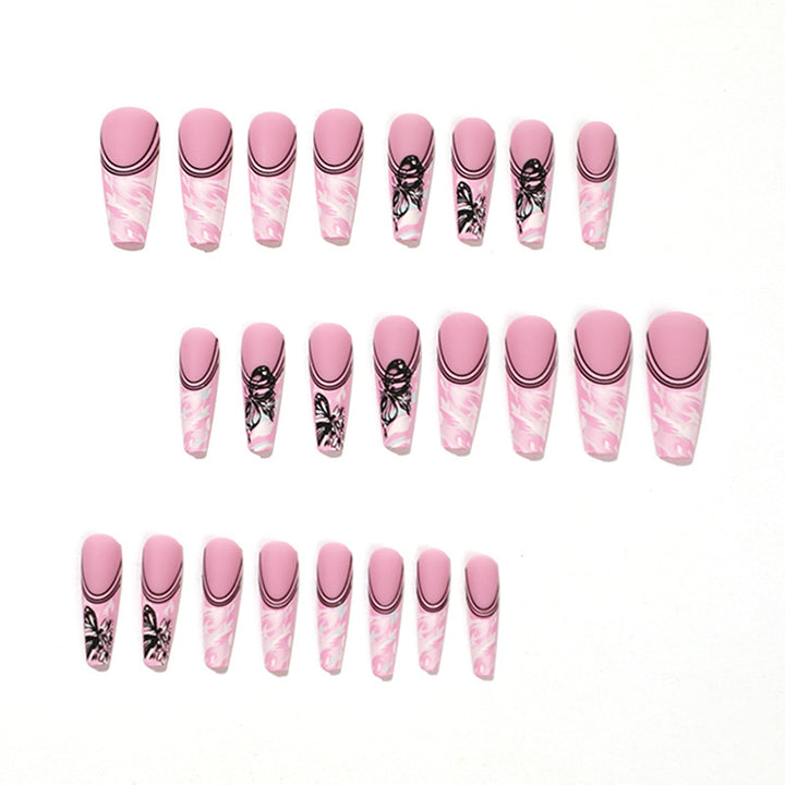 Künstliche Nagelkunst mit filigranen Schmetterlingsmotiven Karnz
