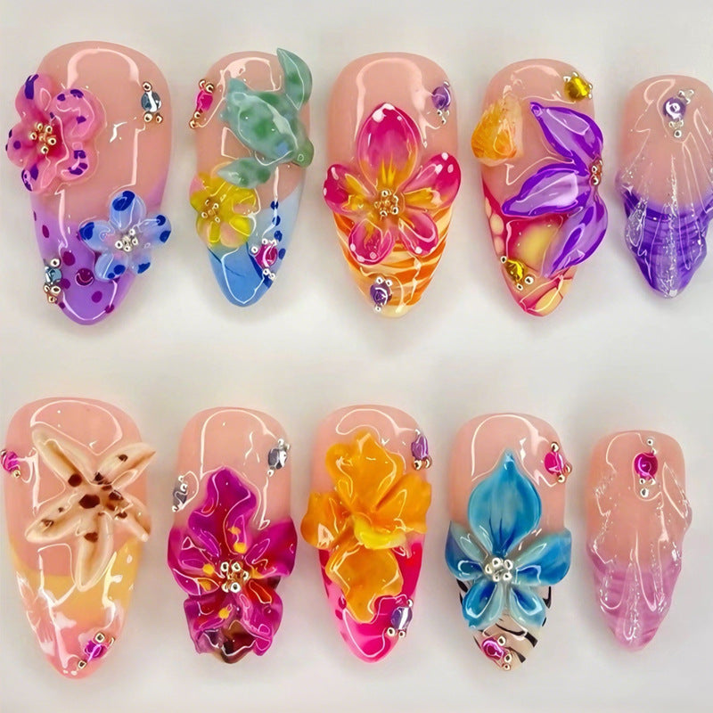 Kunstnagelset mit floralen 3D-Verzierungen Karnz