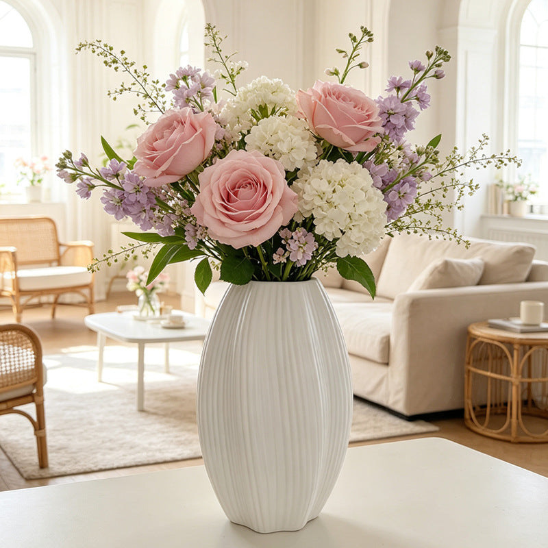 Elegante vertikale gerippte dekorative Vase Karnz