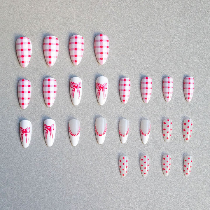 Kreatives, mit einer Schleife verziertes Acryl-Nagelkunst-Set