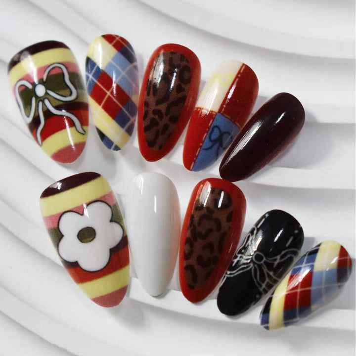 Künstlerische Nagelkunst Karnz