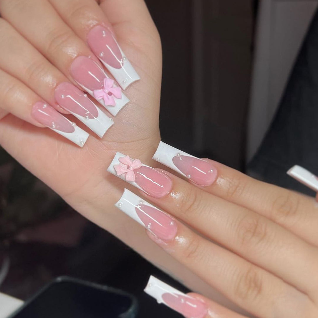 Dekoratives 3D Nagelkunstdesign Karnz