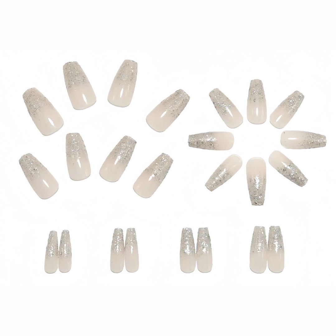 Kunstnägel mit Glitzer-French-Spitzen Karnz