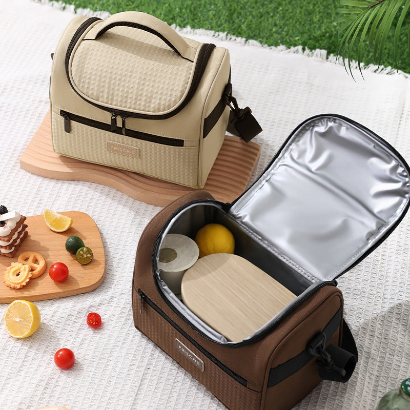 Isolierte Lunchbox Karnz