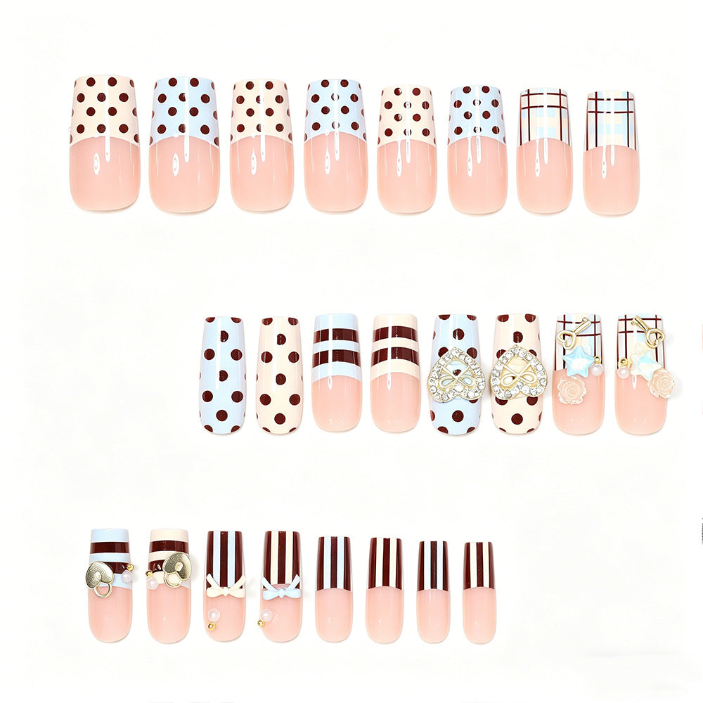 Dekorativer Press-On Nagelkunst-Kit Karnz