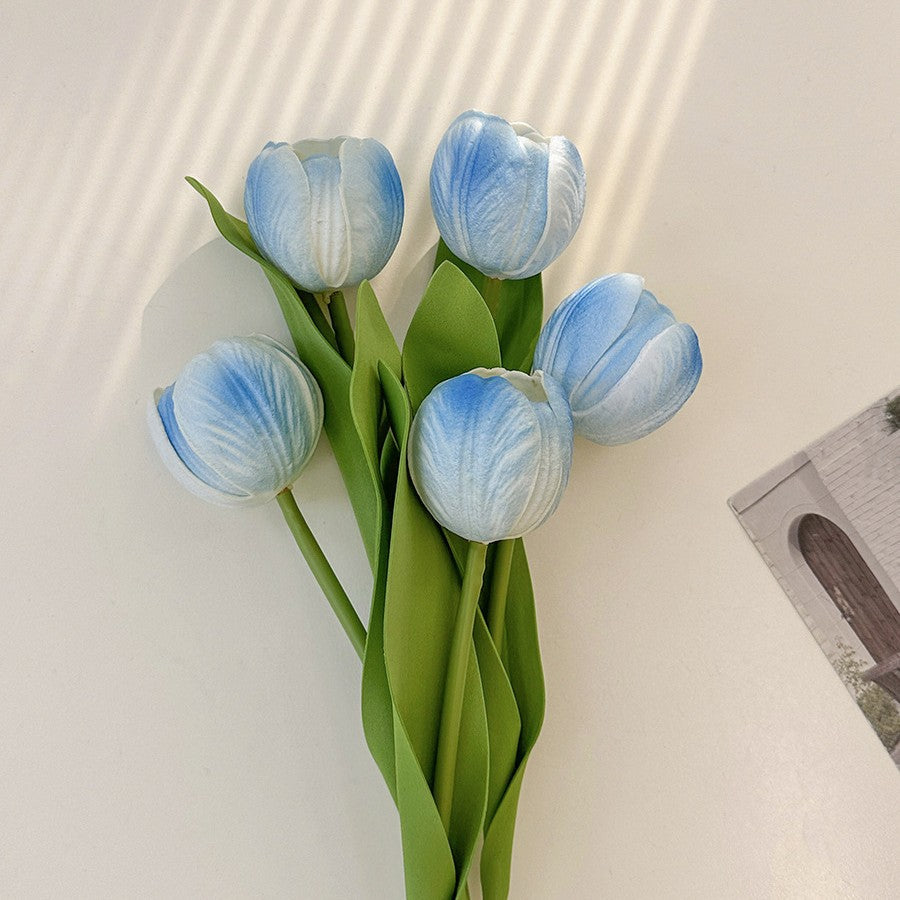 Dekorativer Kunsttulpenstrauß