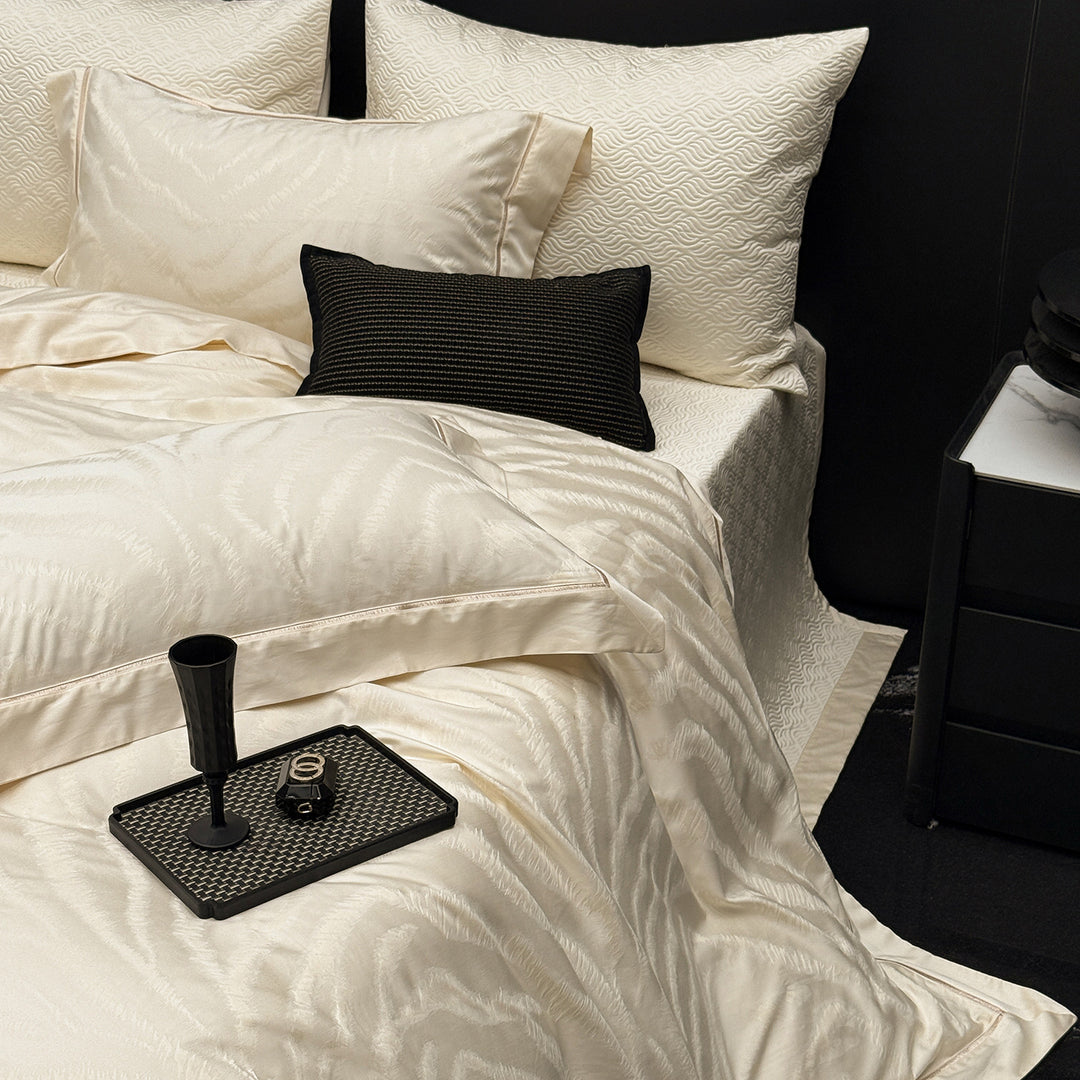 Elegante Bettwäschegarnitur aus Baumwollsatin mit dezentem Wellen‑Jacquard und Satinkante