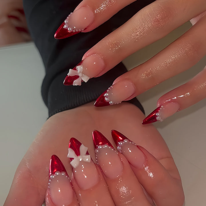 Elegante Stiletto Press-On Nagelkunst Karnz