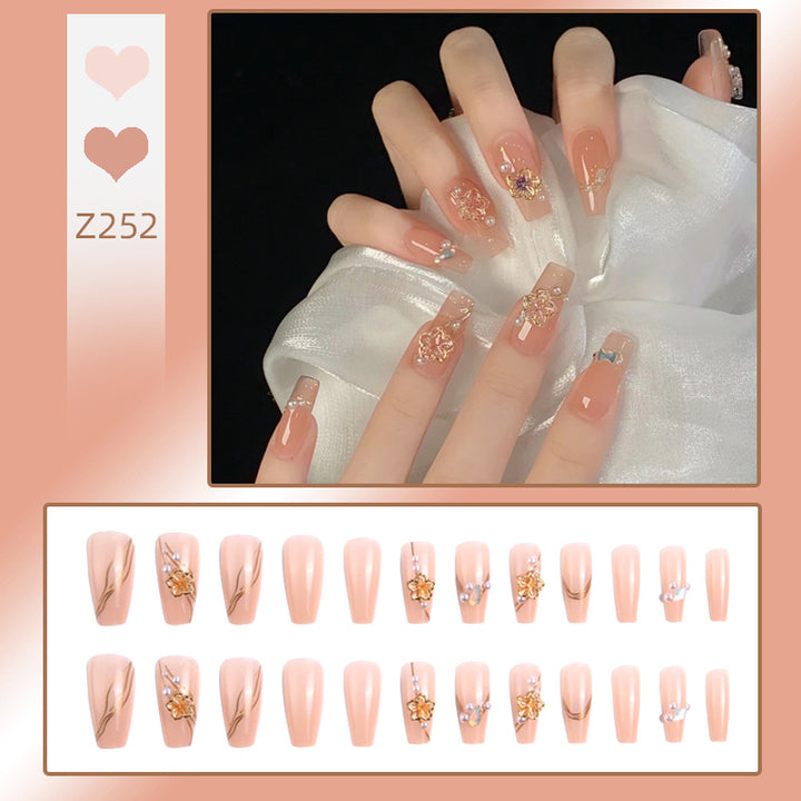 Kunstnagelset mit eleganten floralen und luxuriösen Verzierungen Karnz