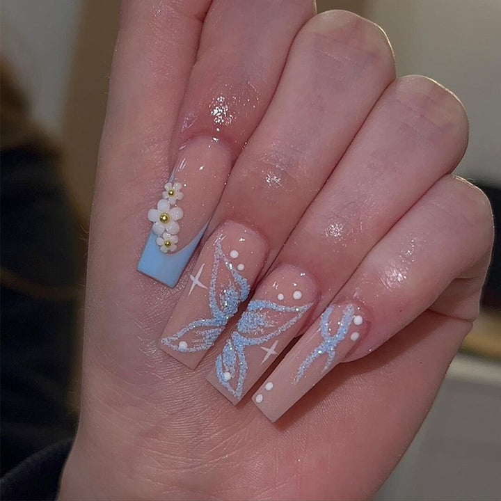 Dekoratives Langes Press-On-Nagel-Set mit floralem und glitzerndem Akzent Karnz