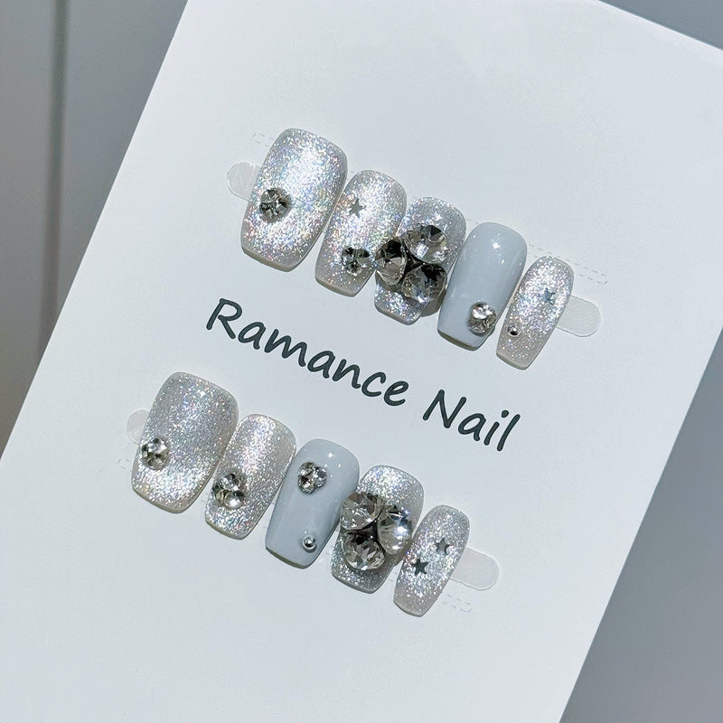 Glamouröse mit Strass besetzte Press-On Nagelkunst Karnz