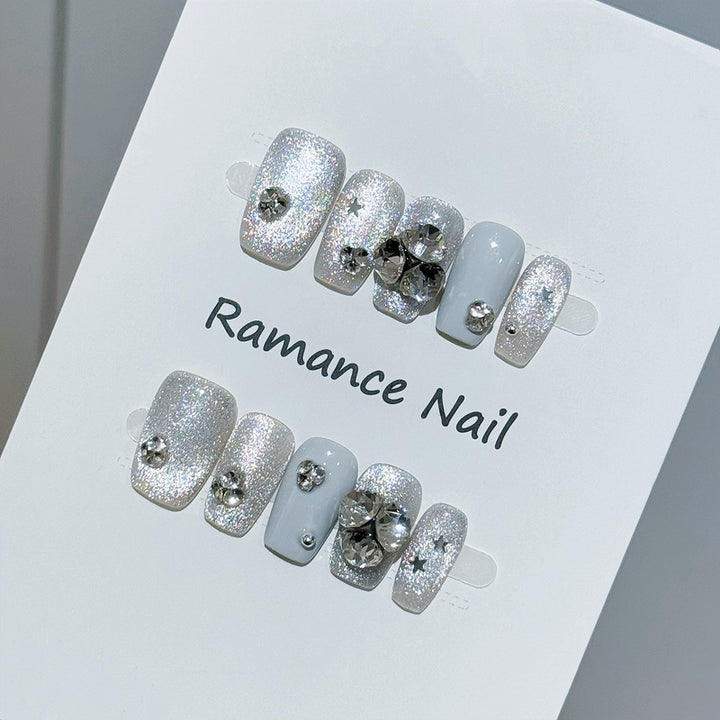 Glamouröse mit Strass besetzte Press-On Nagelkunst Karnz