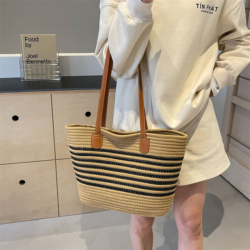 Stylische gestreifte Strandtasche Karnz