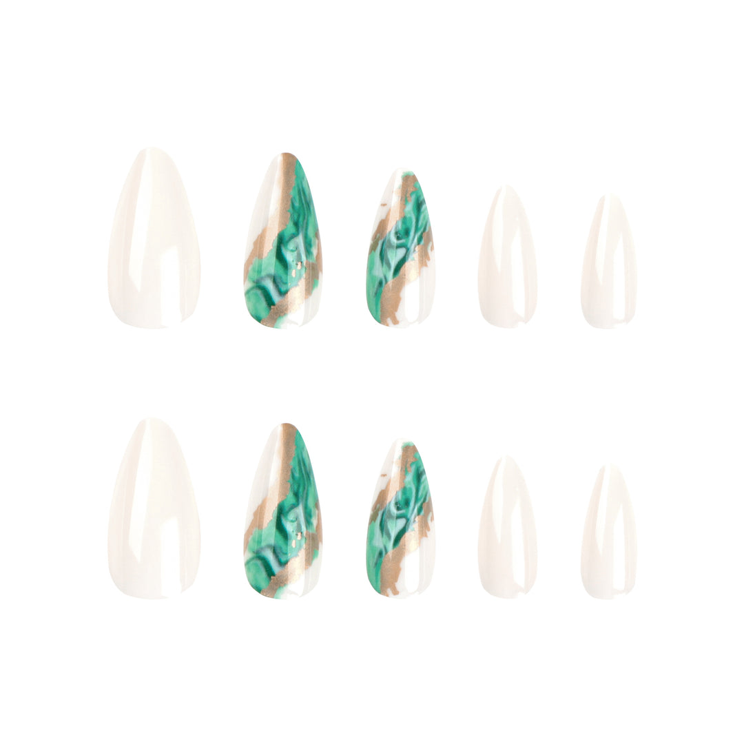 Kunstvolle Nagelverlängerungen mit elegantem marmoriertem Design Karnz