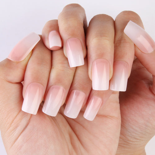 Elegantes Acrylnagel-Set Karnz