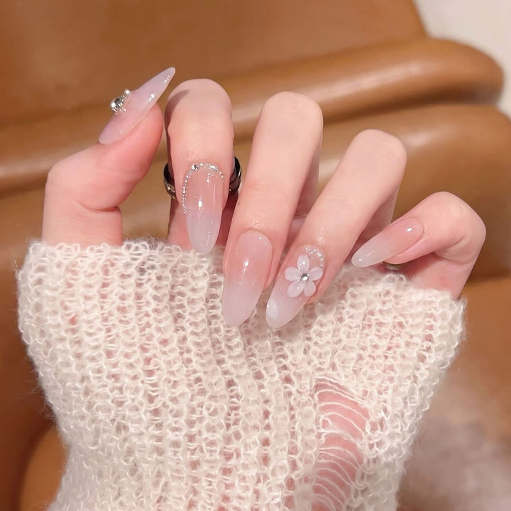 Florales Press-On Nagelkunst-Set Karnz