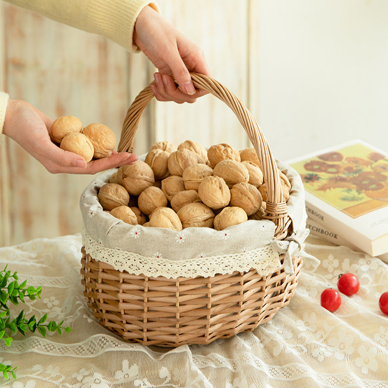Damen geflochtener Picknickkorb mit romantischem Gingham-Futter Karnz