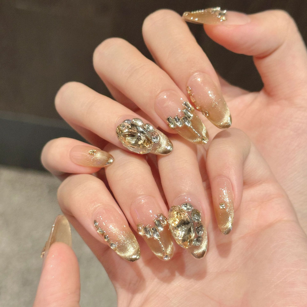 Elegantes Press-On-Nail-Set mit Edelstein-Akzenten