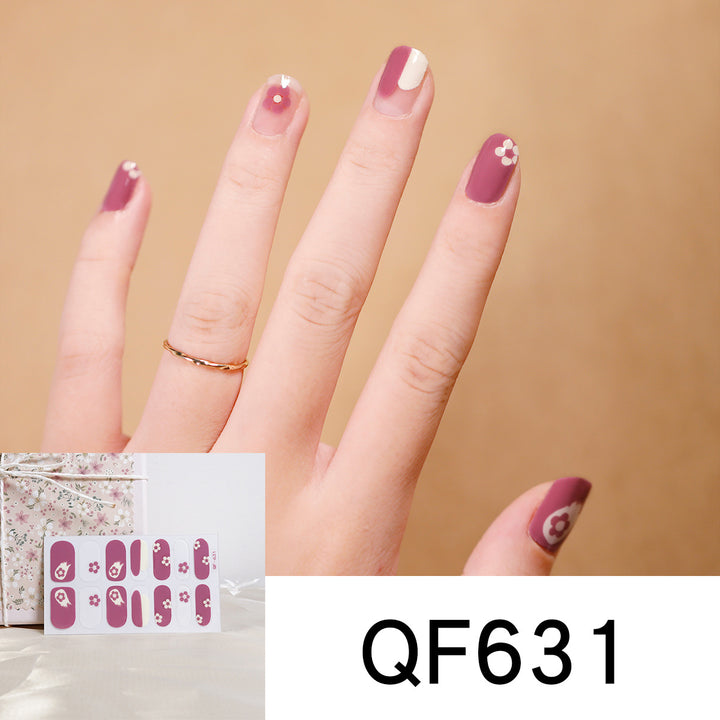 Künstliche Nagelgestaltung mit Herz-Motiv Karnz