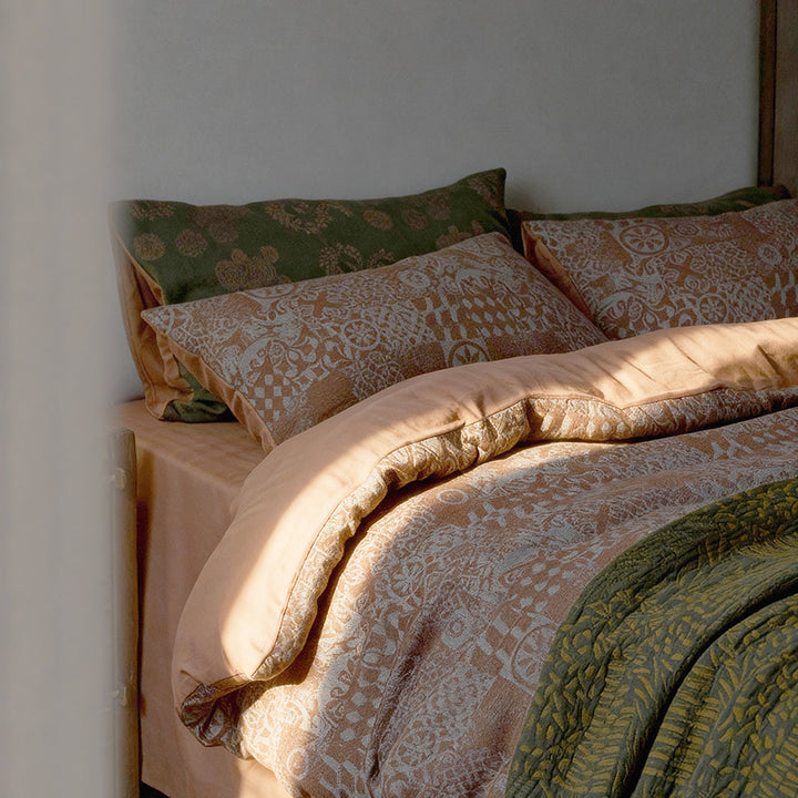 Heritage Jacquard Baumwollsatin Bettwäsche Ensemble mit strukturiertem Matelassé Bettläufer